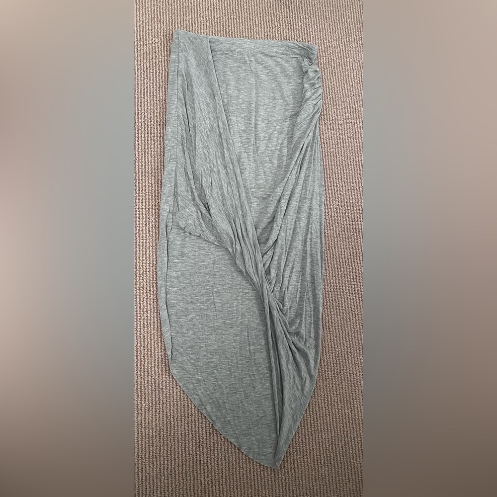 Skirt with one side low and one side long